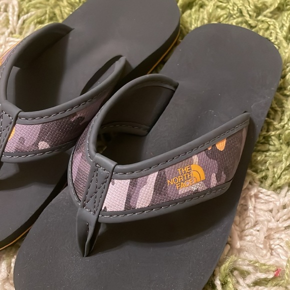 The North Face Flip Flops Kids 12 - Picture 2 of 5